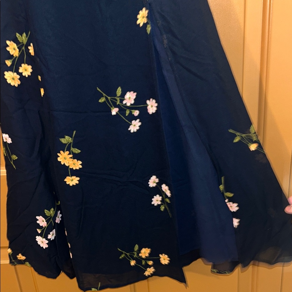 Reformation Fulton Dress Princess Margaret Floral Midi 2 - Picture 4 of 10